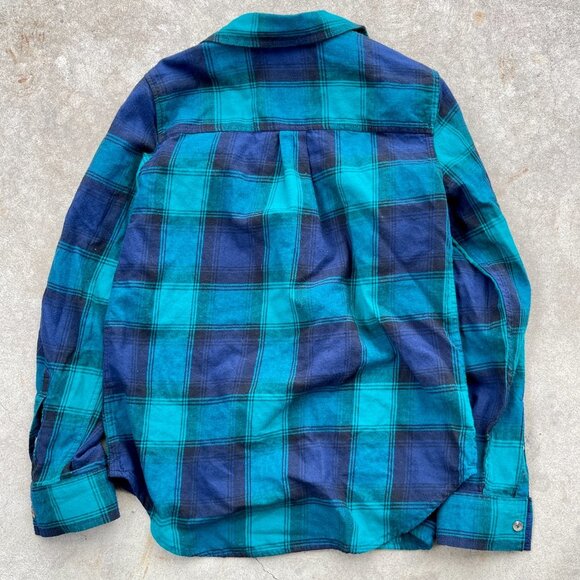 Long Sleeve Plaid Cozy Flannel Button Down Shirt - Picture 5 of 11